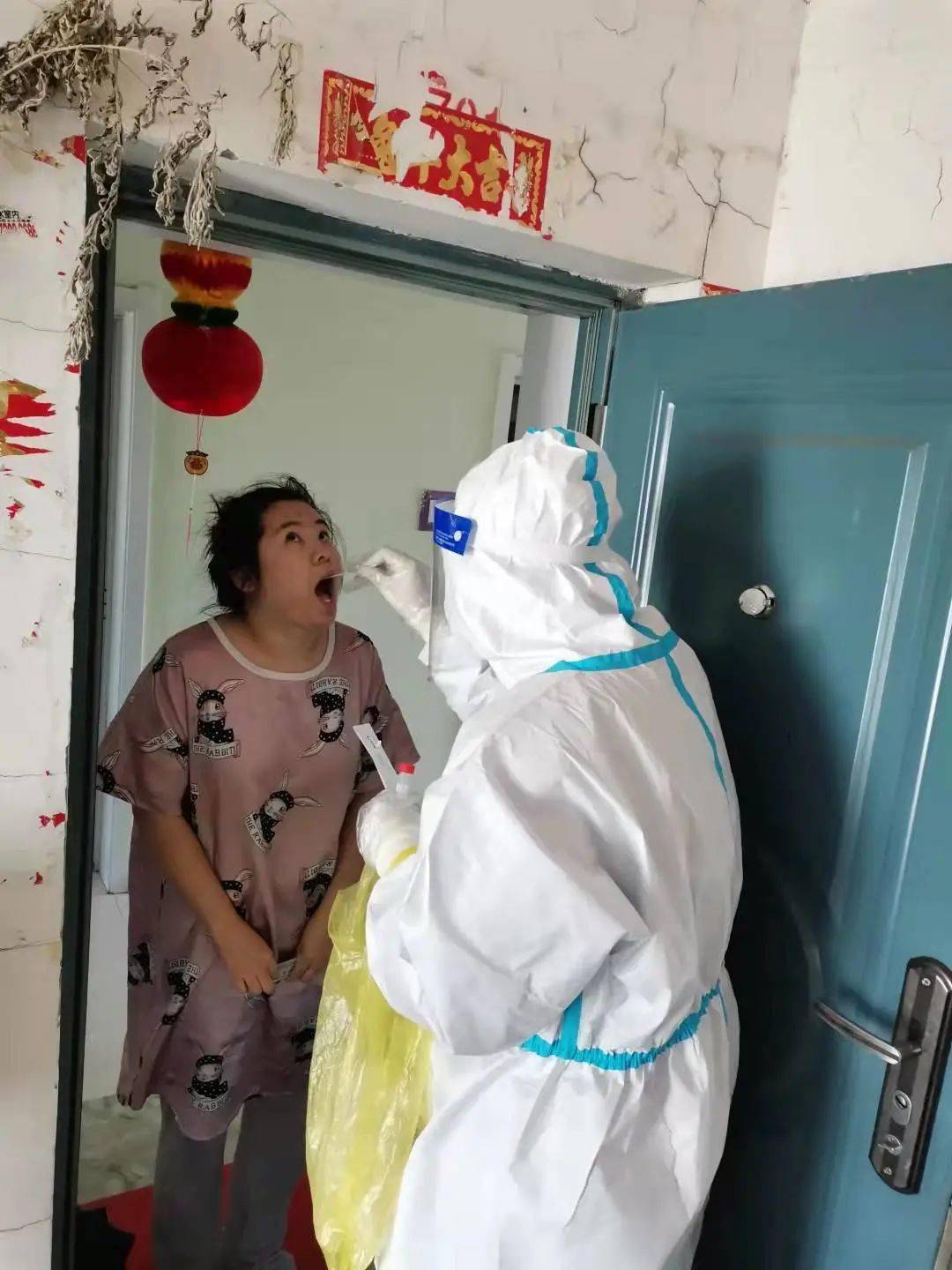 同事|“铁娘子”12小时120次入户采集，爬3000多级台阶，相当于150层楼！