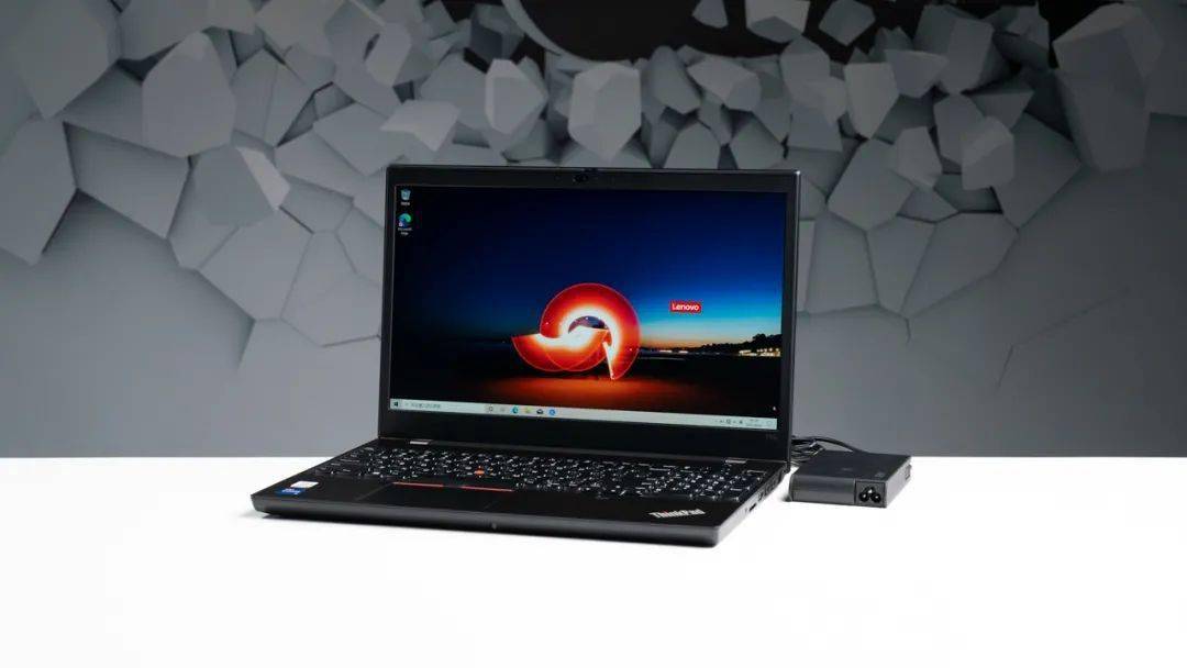 聊一款万元级别的移动工作站_thinkpad