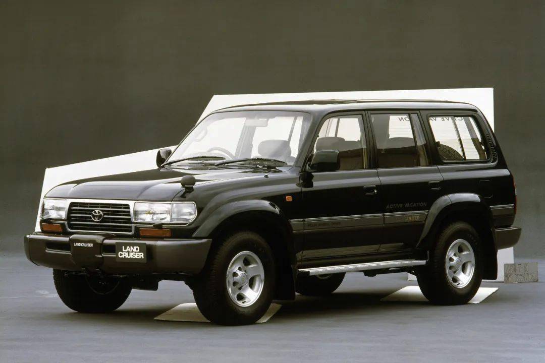 丰田land cruiser lc80可以说是丰田真正意义上第一款兼顾越野性能和