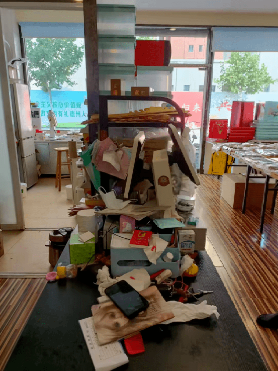 会被撤销"红榜";纳入"黑榜"的食品三小单位限期完成整改,经复查合格后