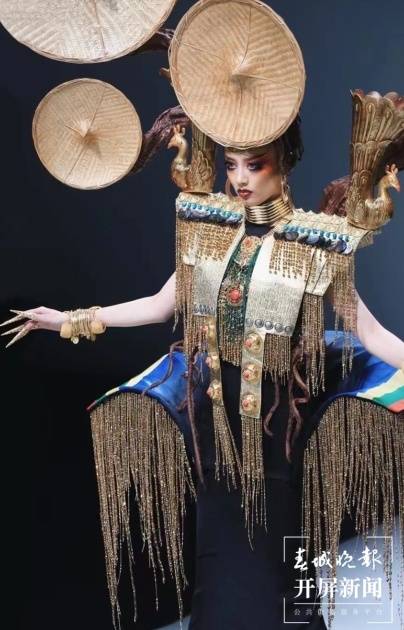 张珂嘉云南设计师张珂嘉《梦回古滇》亮相上海时装周