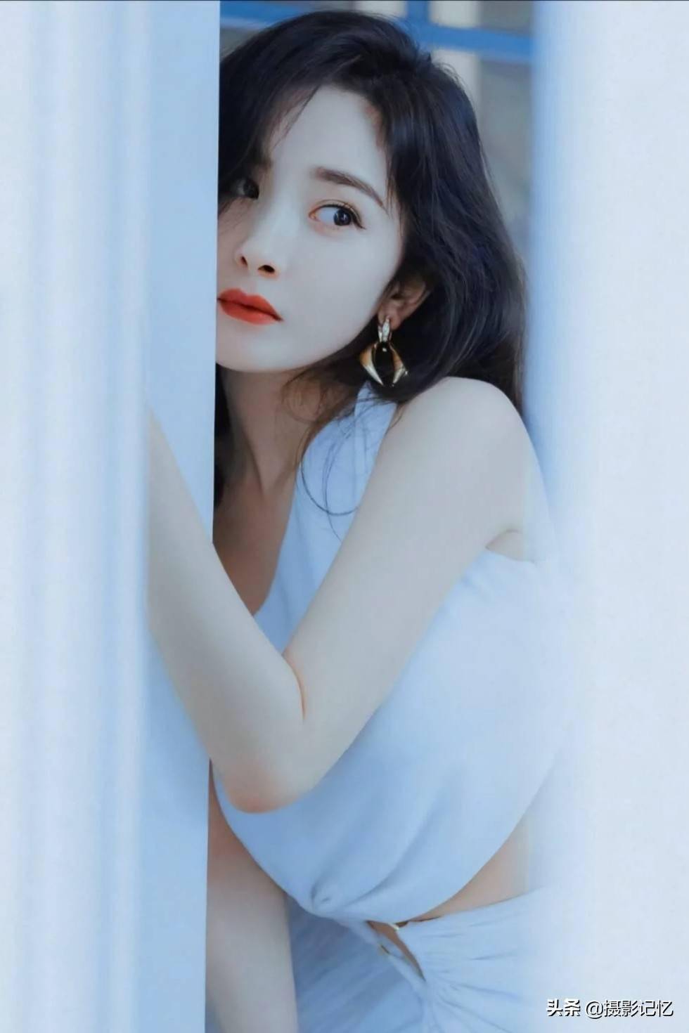 杨幂迷人的双唇诱人的眼神