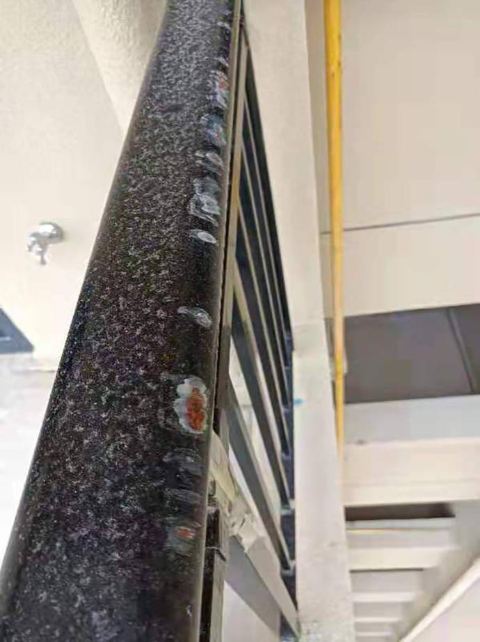 汕尾碧桂园新房问题频出:瓷砖空鼓、锁损坏、栏杆脱漆(图2)