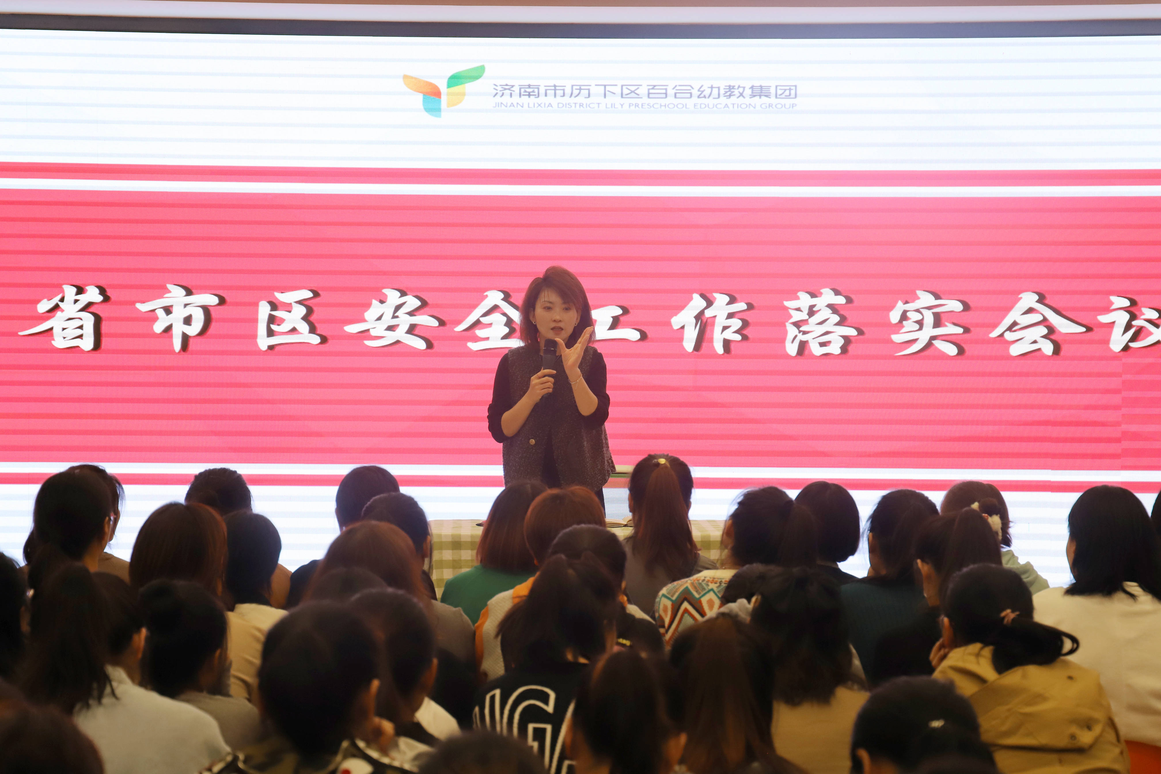 进行|开展安全自查 筑牢幼儿园安全“防护墙”