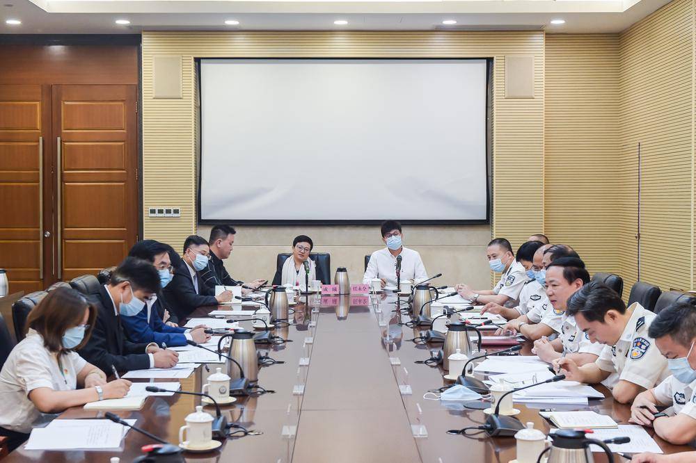 广东省公安厅召开党风政风警风监督员座谈会