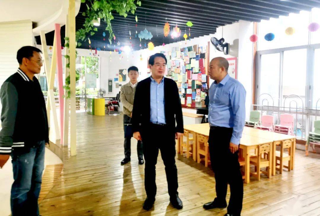 赣州市文广新旅局李俊锐局长到市图书馆调研指导