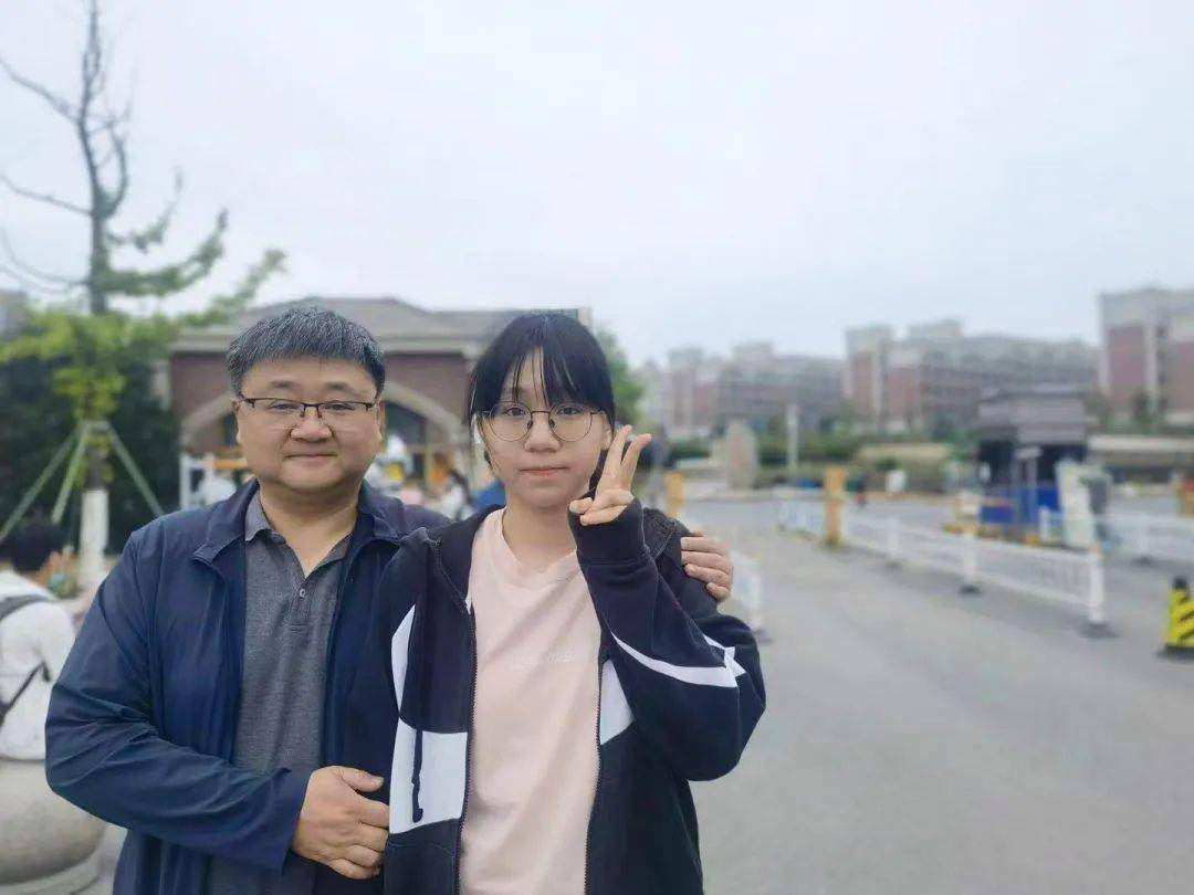 女儿夏文馨"我了解到,学校有很多学术大咖,像唐明述院士欧阳平凯