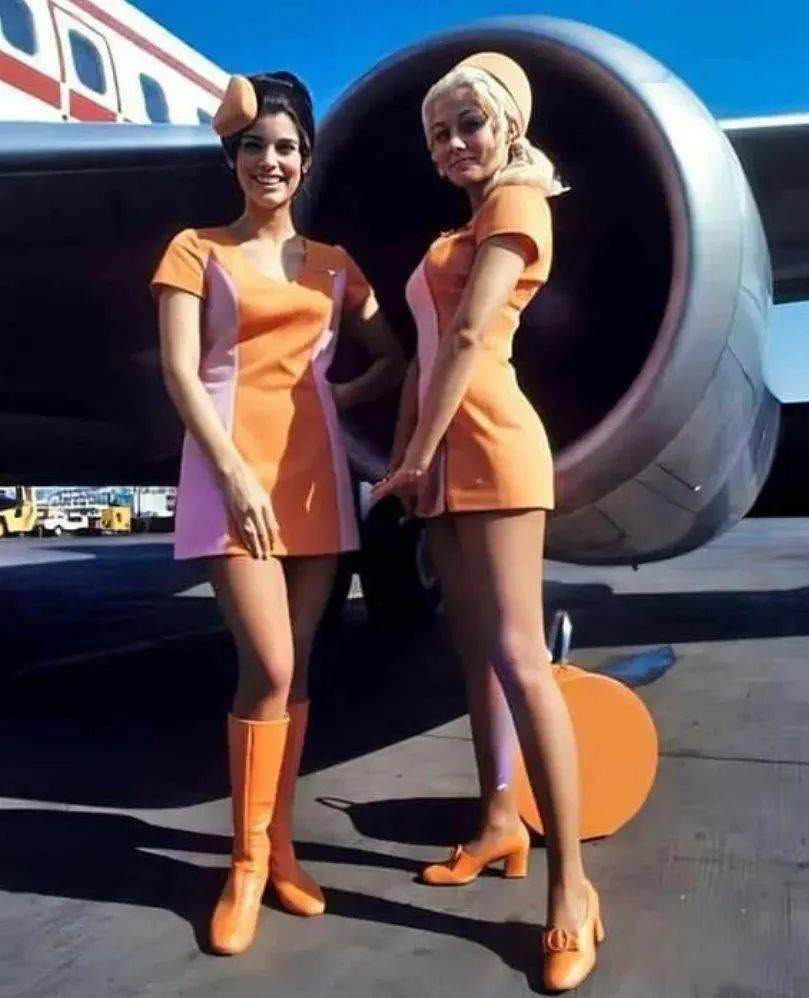 Ellen 这群空姐脱下“短裙制服”