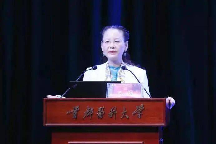 护理学院原院长吴瑛回顾学院发展护理学院原院长吴瑛教授饱含深情地