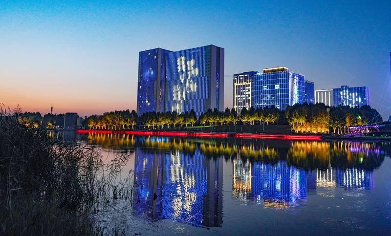 组图郑州龙子湖智慧岛夜色迷人炫丽无比