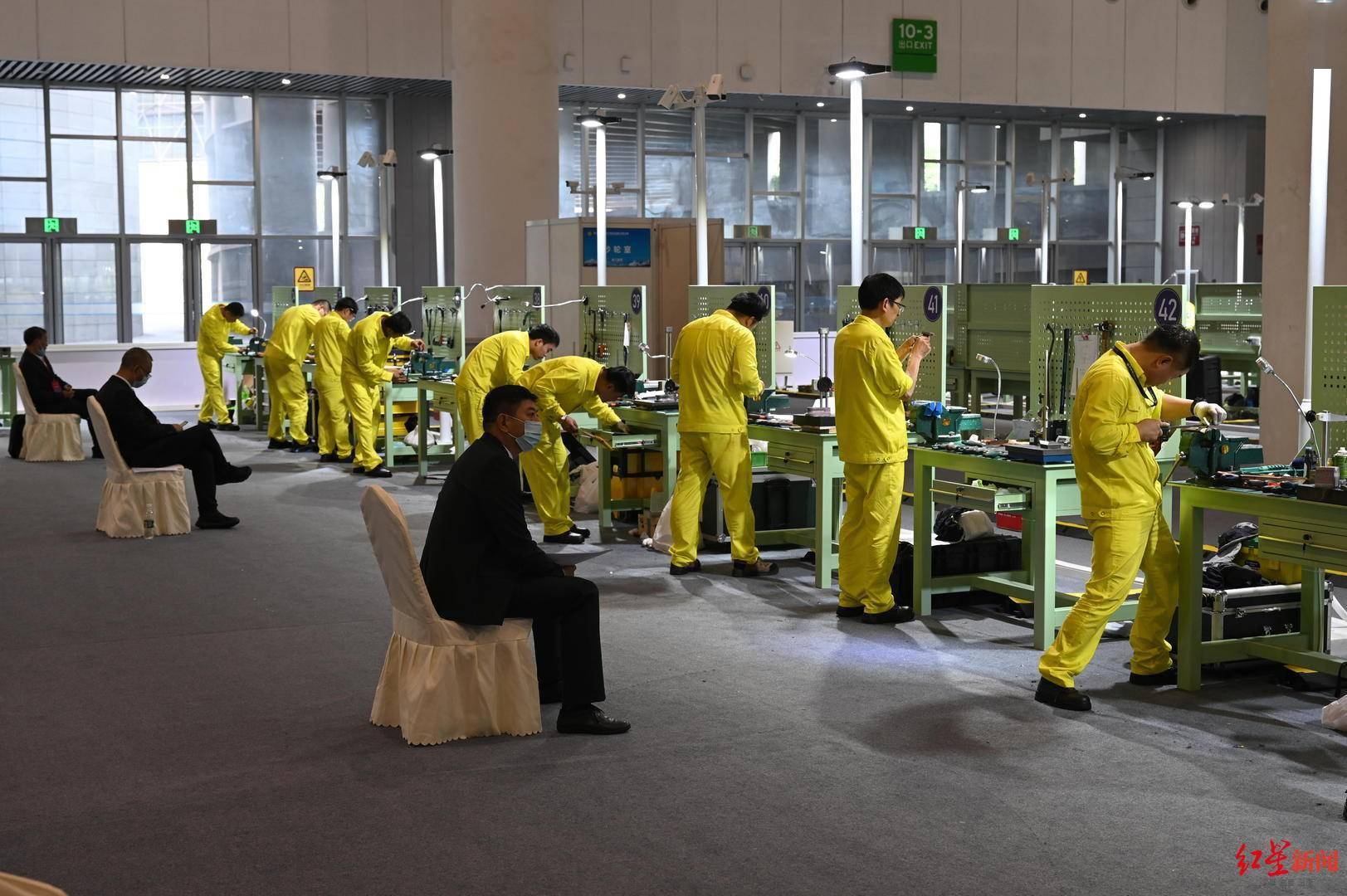 选手|直击全国职工职业技能大赛决赛：新增工业机器人操作调整工，钳工比赛6小时拼耐力
