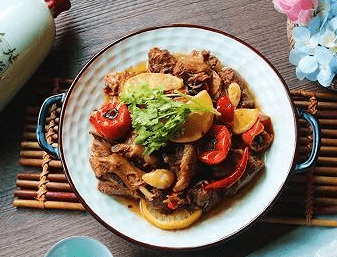 南宁特色美食柠檬鸭
