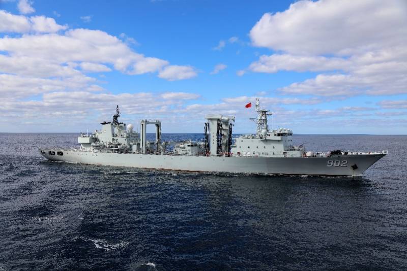 航行在日本海的中国海军东平湖舰通讯员 李唐 摄