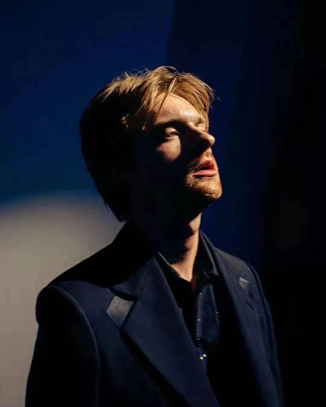 billie eilish 的哥哥也发专辑了!_finneas