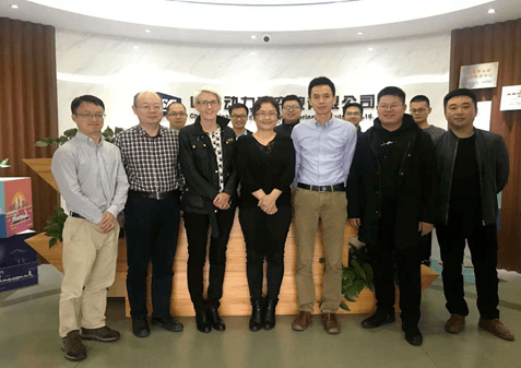 李玩幽(左二)与anne院士(左三)到中船动力研究院讨论技术问题在不断