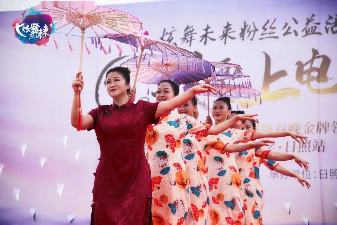 被舞迷赞誉为"超牛领队"自创"万能舞蹈拆解法"全国广场舞一级教练员