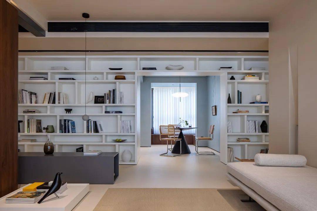 一进门摆一排书柜 c2cf8d5bb4794740b86e22cc81304071.jpeg