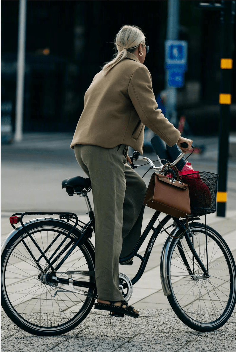 Vogue 在哥本哈根时装周 时髦女士都是骑单车赶场子的