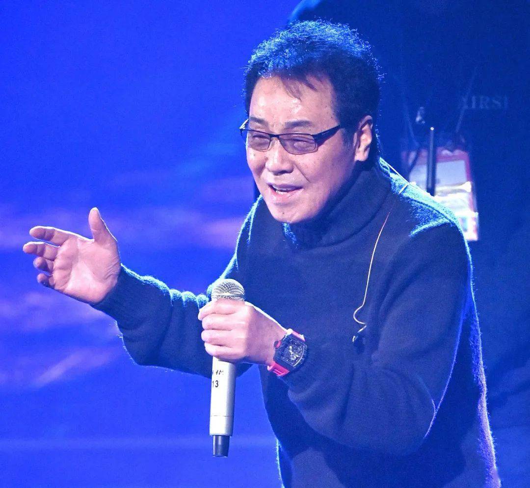 自北岛三郎,森进一(73岁)分别于13年和15年宣布从红白毕业后,五木宏就