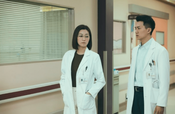 何依|新晋小花何依婷、张宝儿演医生，获监制大赞处理的好