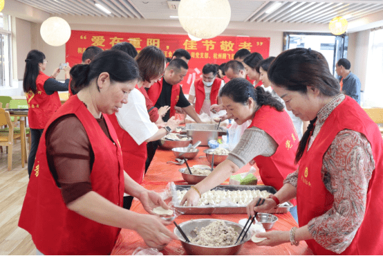 重阳登山,包饺子,做棉花健康毅行等形式多样,喜闻乐见,健康有益的民俗