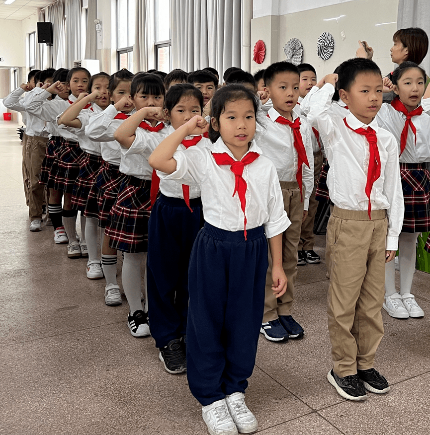 我是少先队员啦余杭区良渚第一小学二年级入队仪式