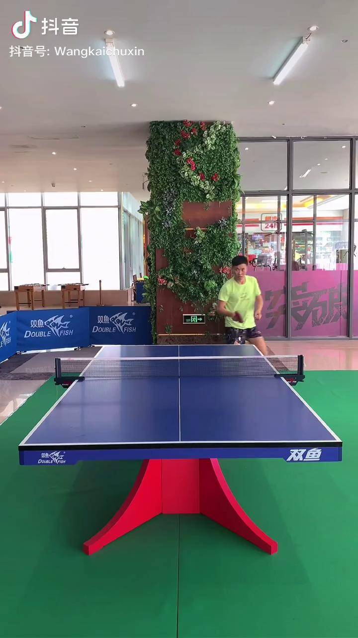 趁大爷们不在赶快练练正手宾宾和乒乓球王铁锤王开乒乓球宾宾乒乓球