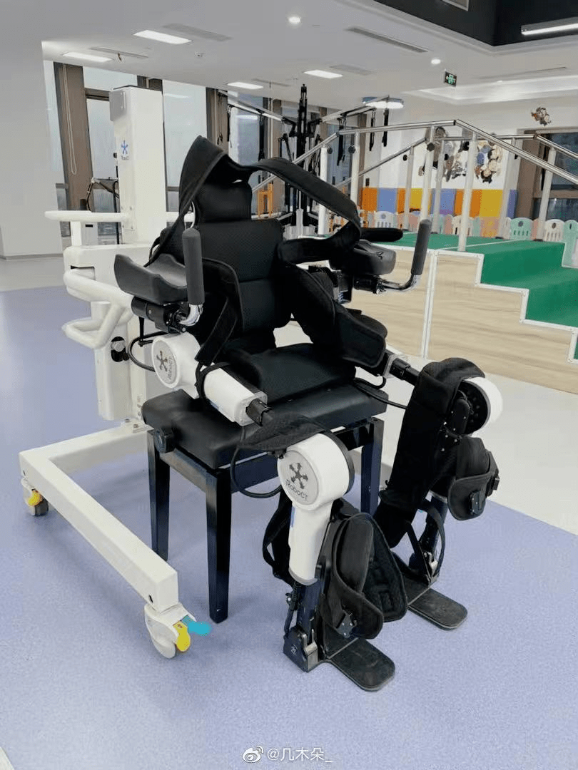 程天科技外骨骼机器人图片
