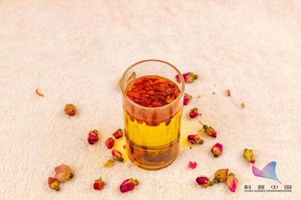 食物|保温杯突然爆炸！只因杯子里泡了枸杞，这种错很多人还在犯