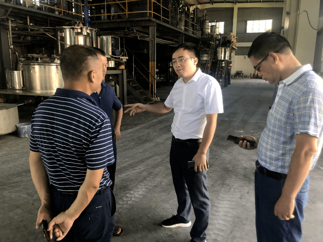 10月15日,县政府副县长陈民在九州工业基地调度生物道,金昌项目.