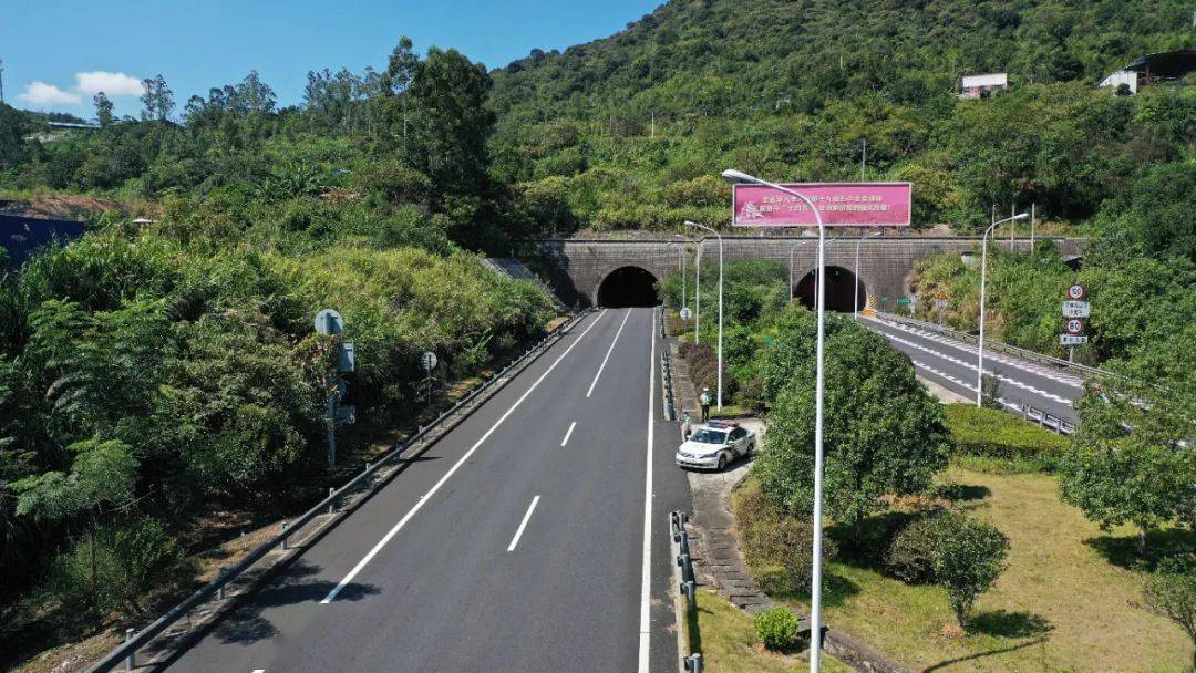 6处均为事故多发路段在此交警蜀黍为您总结高速公路隧道行车五大注意