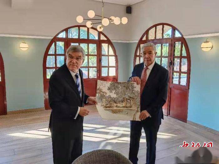 于再清|于再清向巴赫赠送中国画《赫拉神庙之秋》