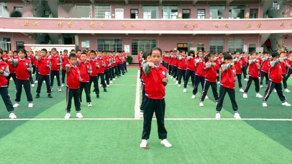 荔浦:国学武术操扮靓花样大课间 提升学生精气神_黄寨
