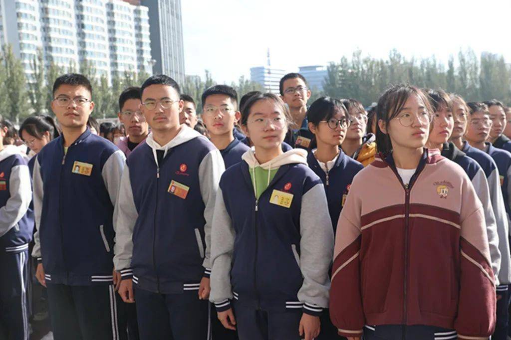 张家口市第一中学高擎文明火炬传递文明新风