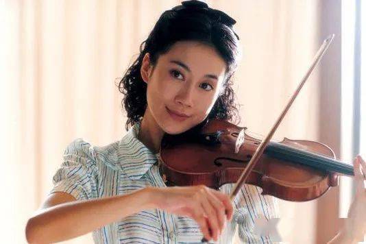 郝蕾,温峥嵘年轻时都是美女,如今出演八角亭迷雾,谁的变化大?