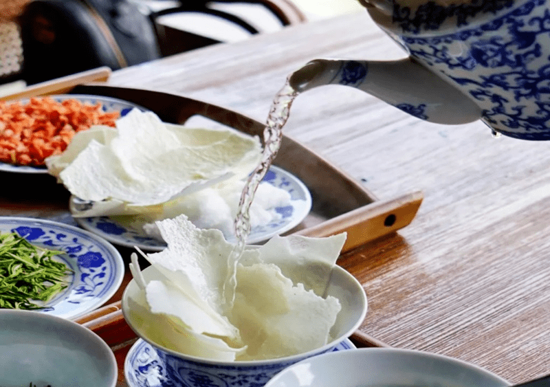 寻常百姓用饭糍干自制的茶水因历史的冲泡沉淀下了浓郁的乡愁.