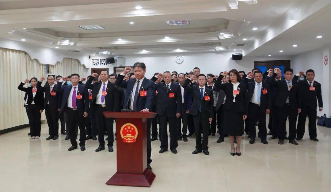 肖志坚当选为县人大常委会主任 陈哲江当选为县长_县人民政府