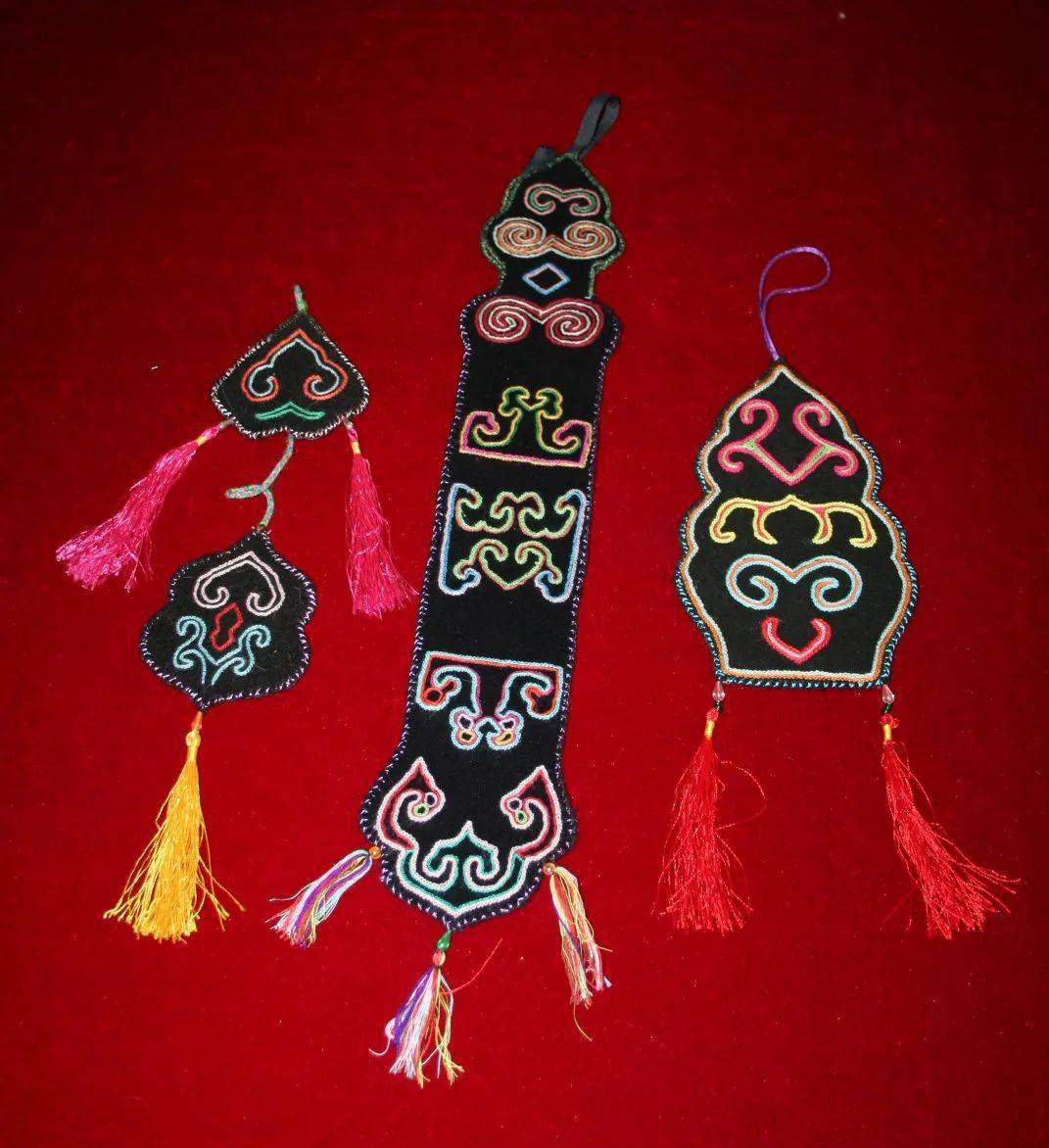 带你了解神秘的鄂伦春族服饰里绣满了对美好生活的向往