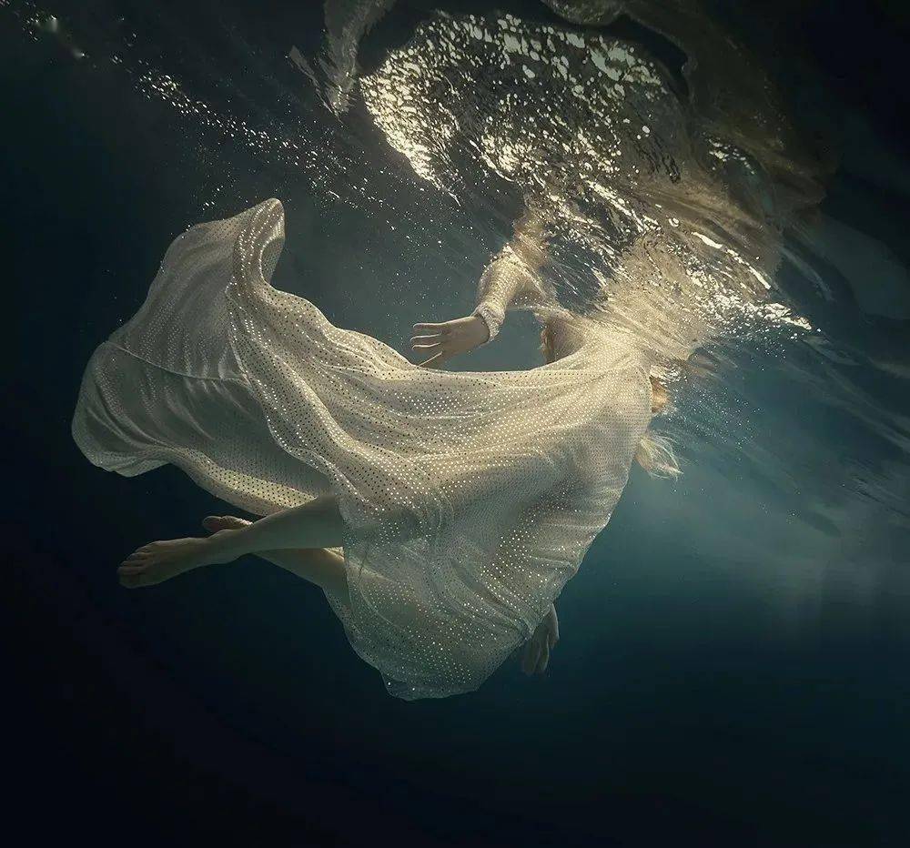 俄罗斯摄影师德米特里水中美少女写真_dmitry