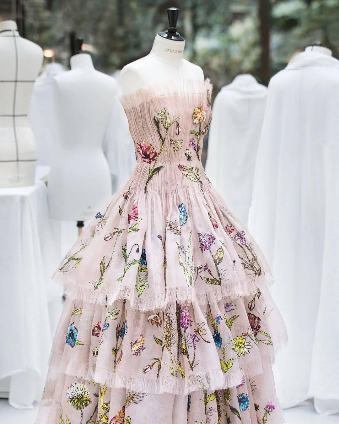 全新miss dior迪奥小姐高订礼裙 | 千花琉璃 栩栩绽放