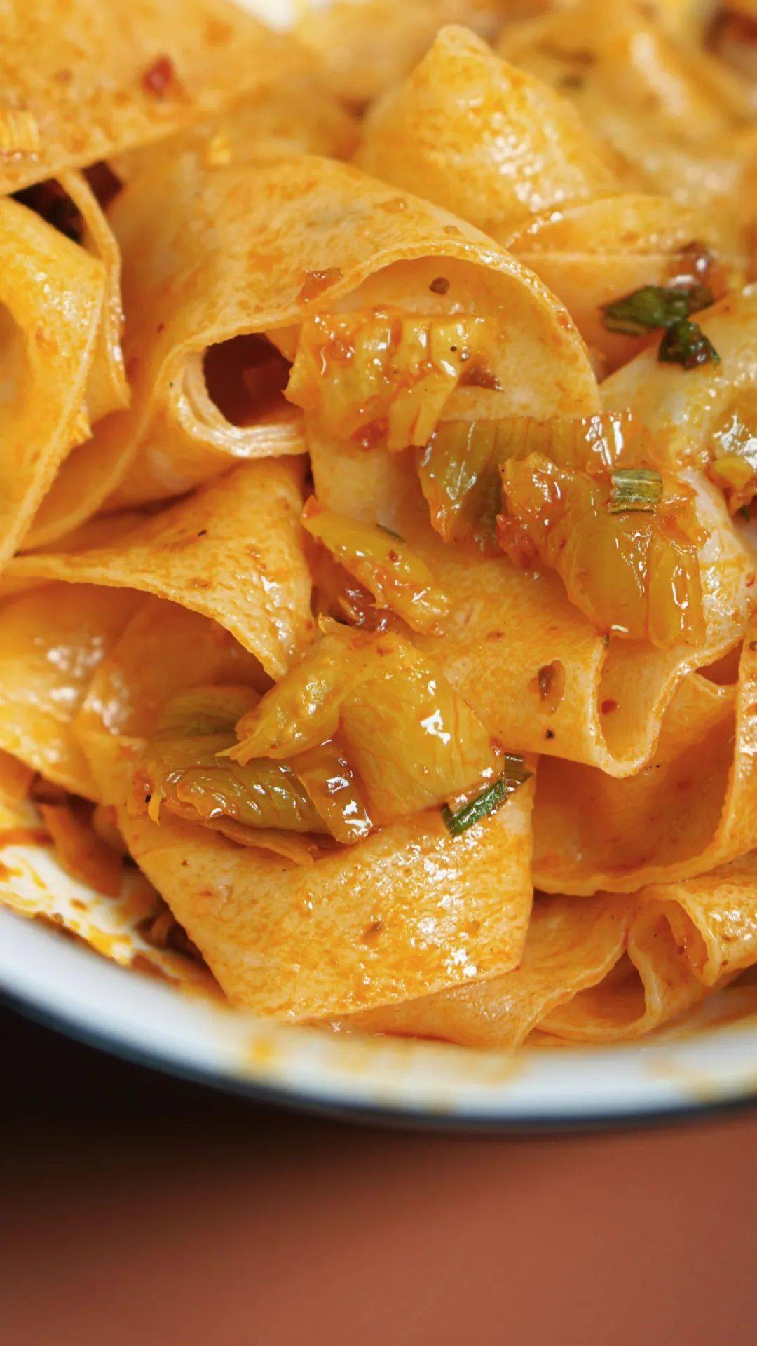 被全网吹爆的阿宽红油面皮我们全部买来试了