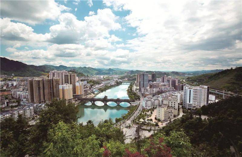 云起小镇 姚磊 摄 新店云起小镇,有山,有水,有景,有人家,搬迁群众梦想