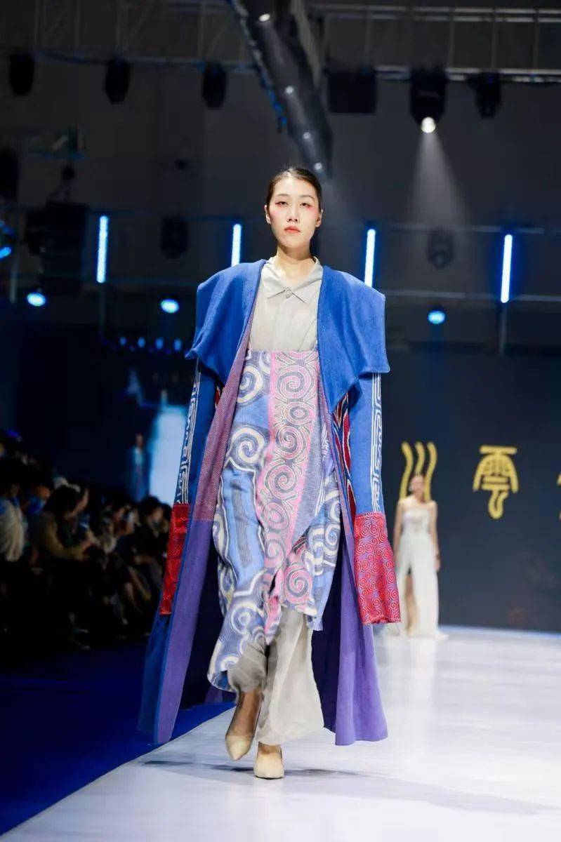 国际会展中心 宁波时尚节 | 凉山服饰秀，惊艳甬城