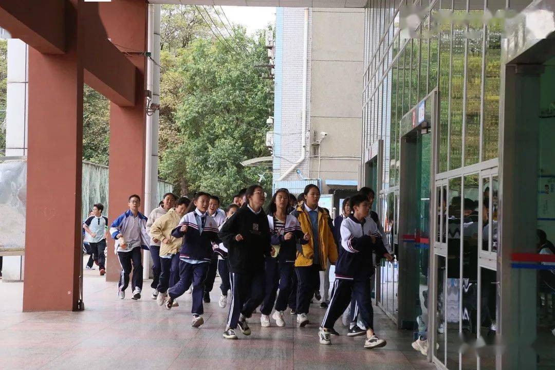 广汉钟声中学南校区图片