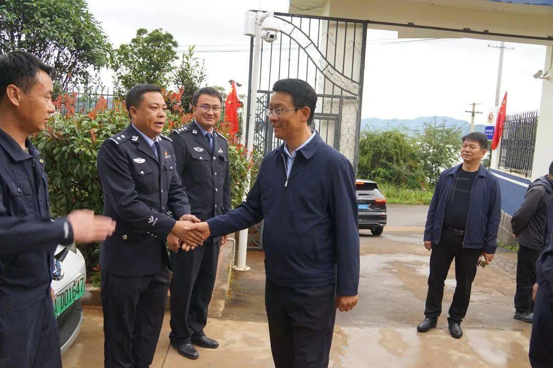 市委常委,政法委书记徐贤到宁蒗县调研政法工作时强调:坚持改革创新
