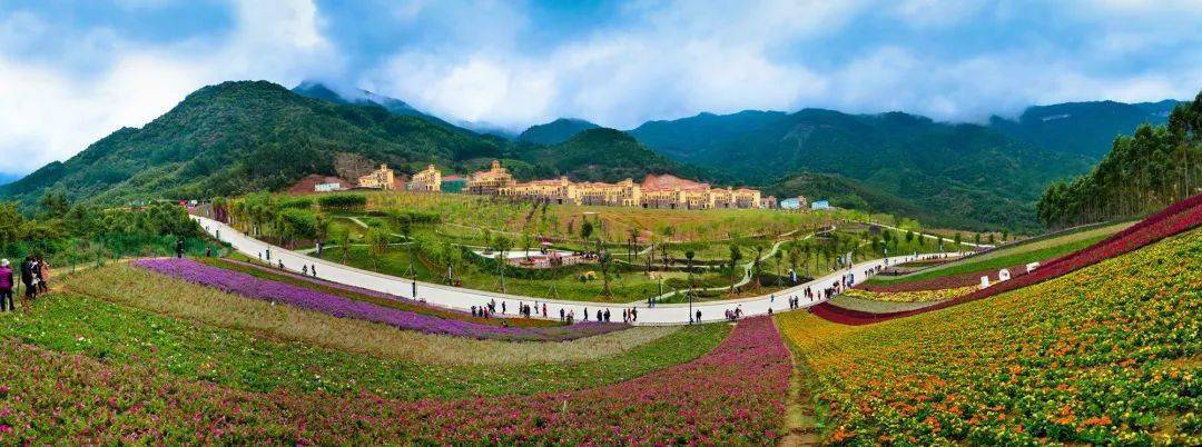 签订了昨日在天柱山欢乐大世界隆重召开漳州市长泰区全域旅游发展大会