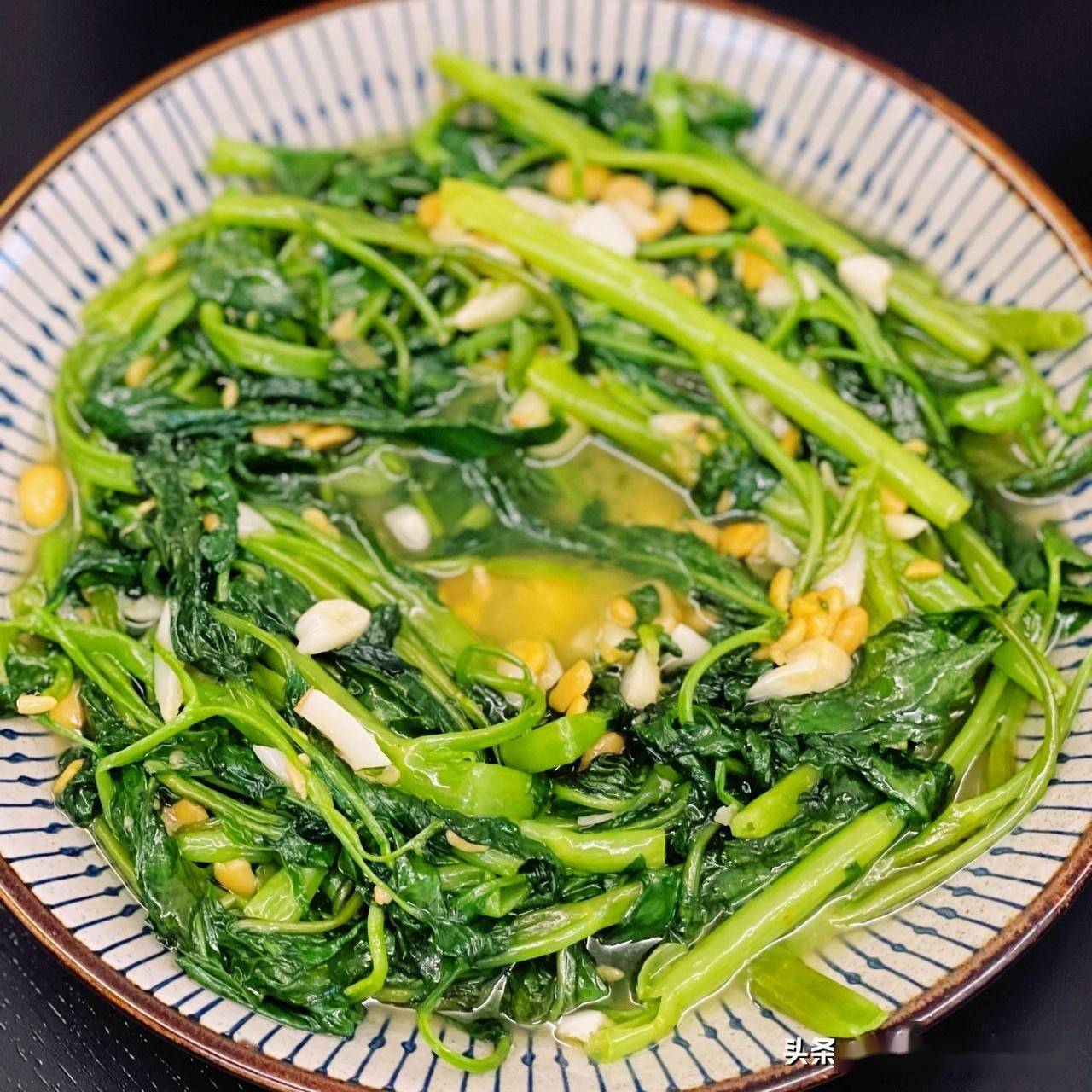 令人食欲大开的家常菜:鲍鱼鸡翅煲,黄豆酱炒空心菜,萝卜鱼丸汤