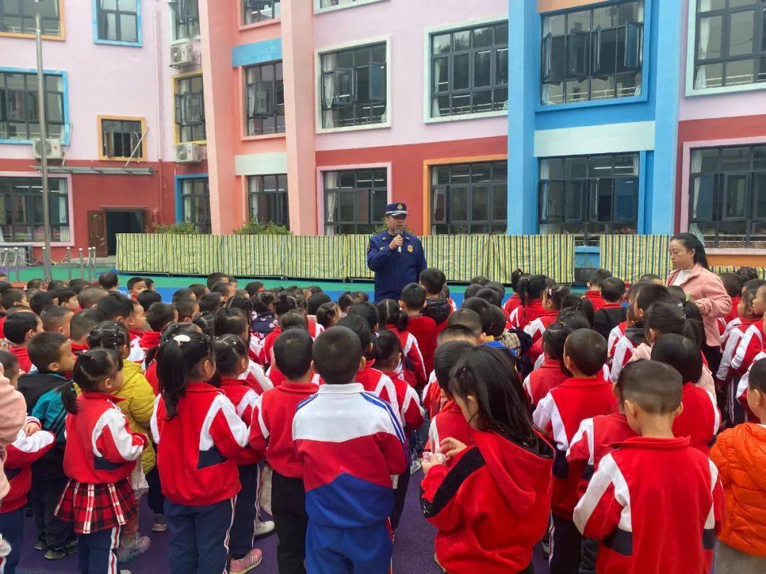 进行|岑巩大队到岑巩县第二幼儿园开展消防安全培训