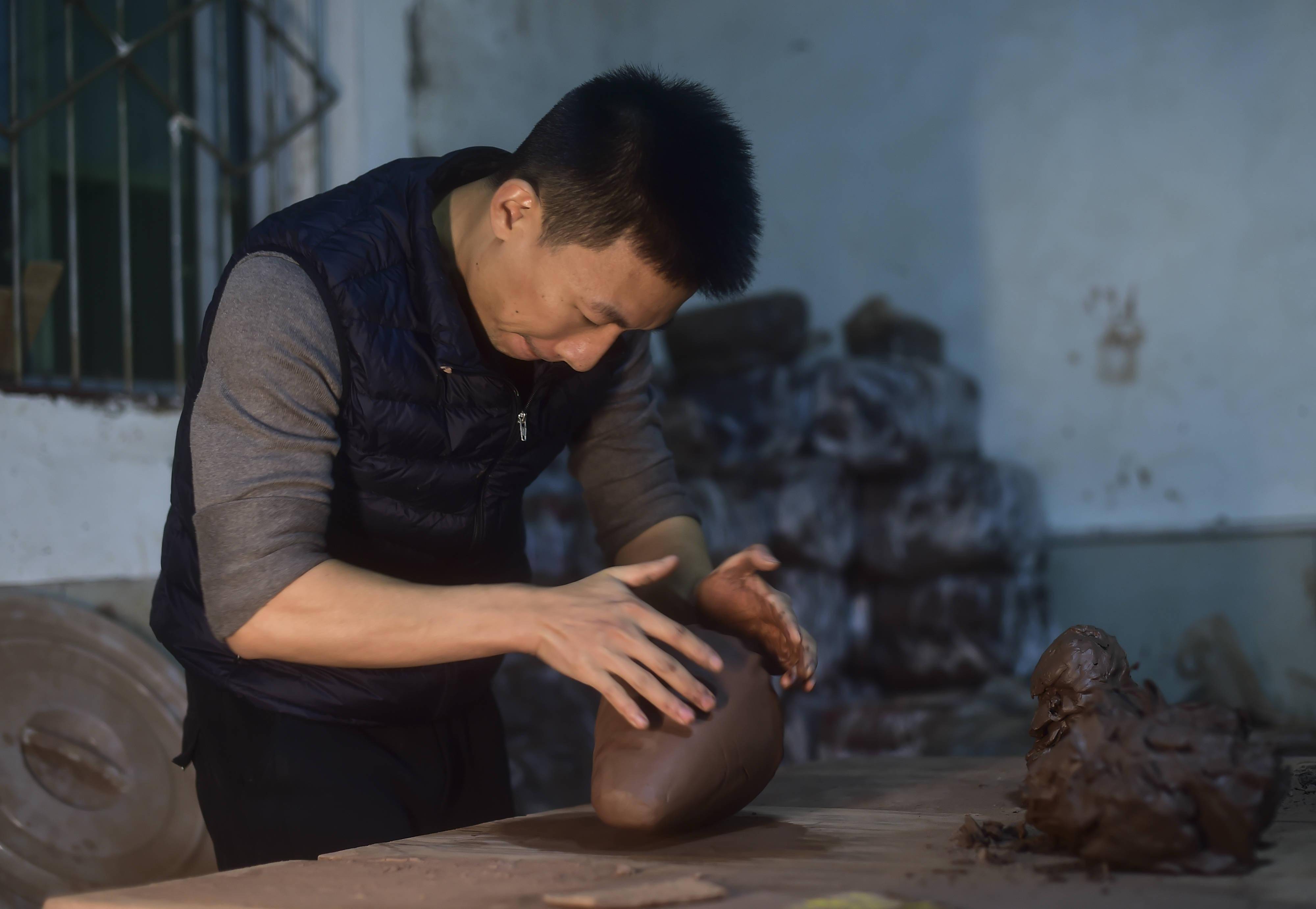 技艺|“90后”吕继成：给荣昌陶注入新活力