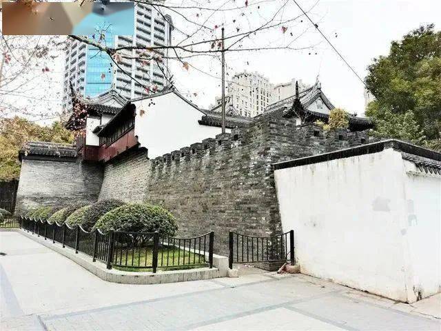 "沪城八景"之"江皋霁雪,是因城外皆空旷田野,一遇冬日雪至,放眼望去